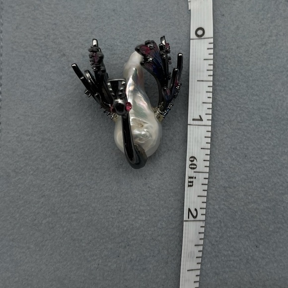 Elegant Swan Pendant with Pearl and Gem Accents - Picture 2 of 7